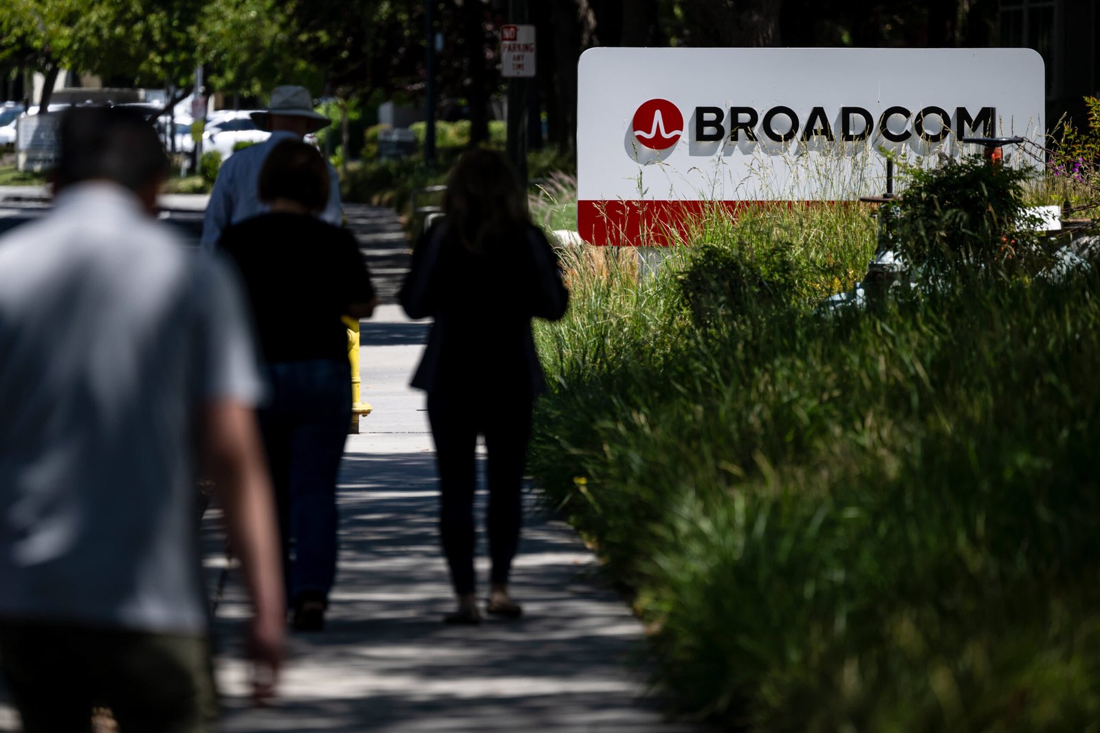 This chipmaker is facing stiff competition. Here's how a bullish options strategy could pay off