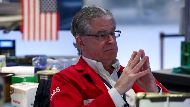 Treasury yields steady as traders await more economic data
