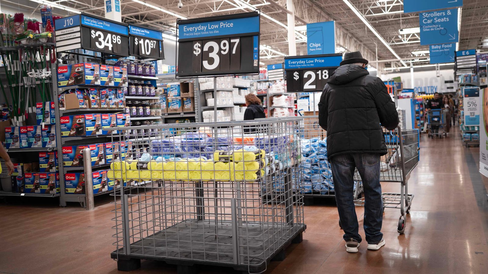 Walmart, Target results could put this earnings season to the test. What analysts are saying on retailers