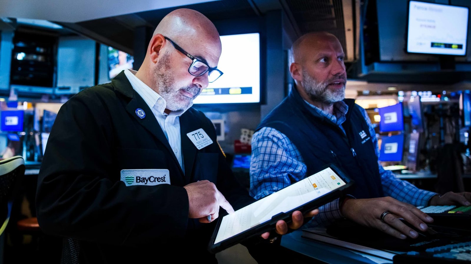 Stock futures are little changed after S&P 500 sets record above 7,800, heads for winning week: Live updates