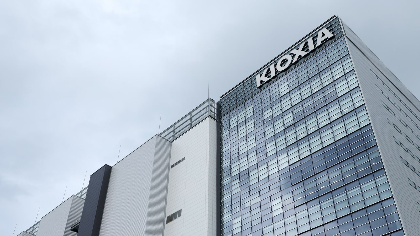 This Japanese memory maker fell 40% in July — analysts see a buying opportunity