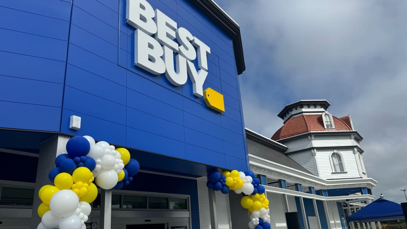Best Buy will outperform as more consumer products integrate AI, Truist says