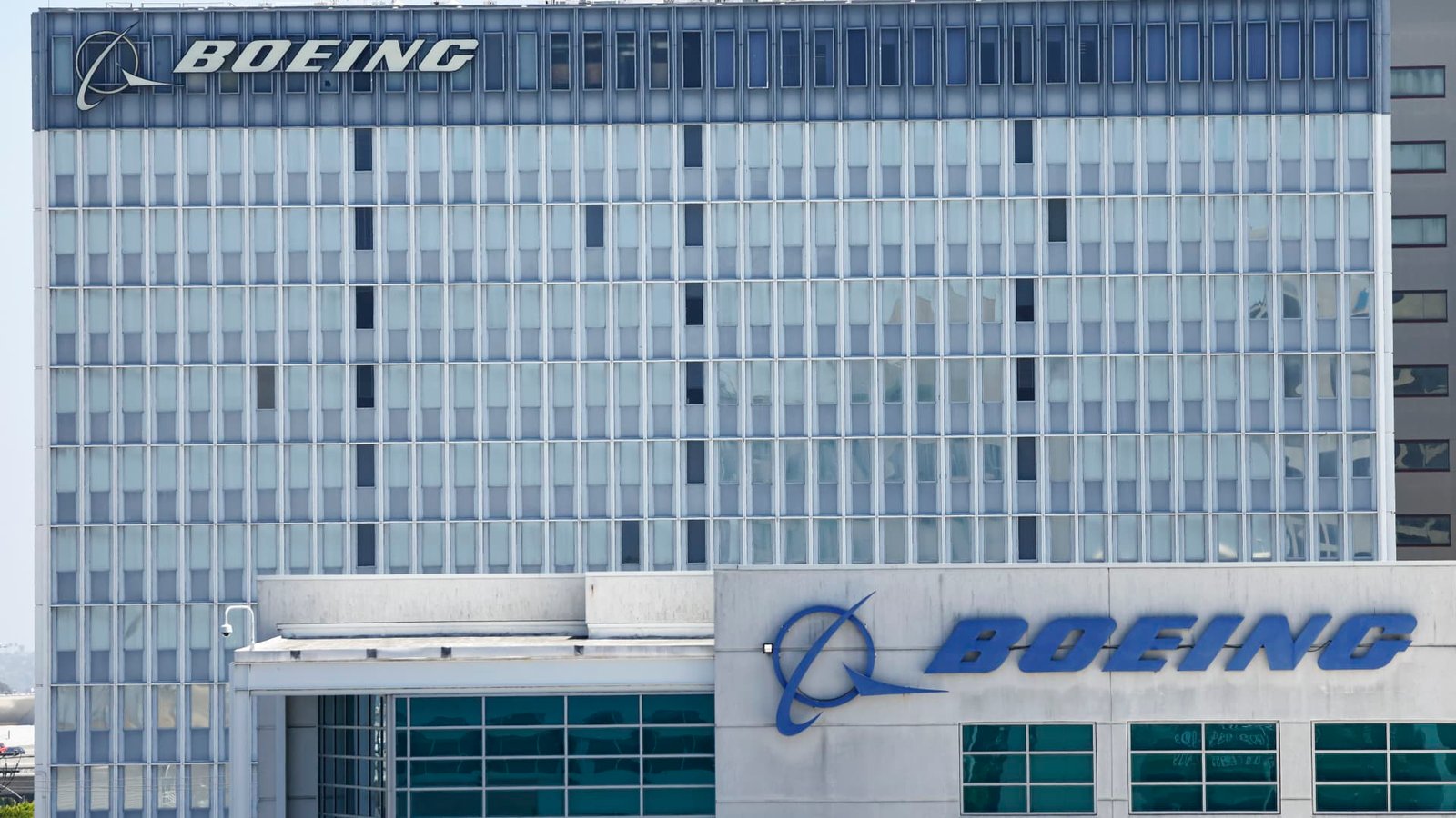 Boeing jet deliveries drop 17% in July