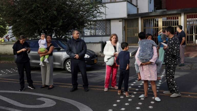 Earthquake on Pacific coast shakes Colombian capital