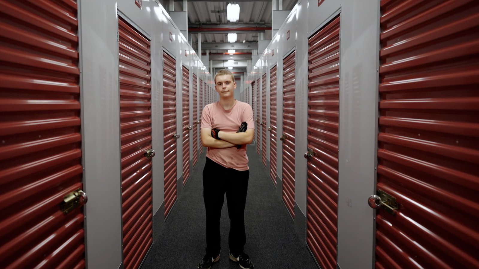 I'm a teen that buys abandoned storage units — my side hustle brings in $135,000/year