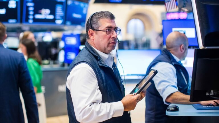 Chart analyst says it's time to hedge. The typical midterm election year turbulence starts this week