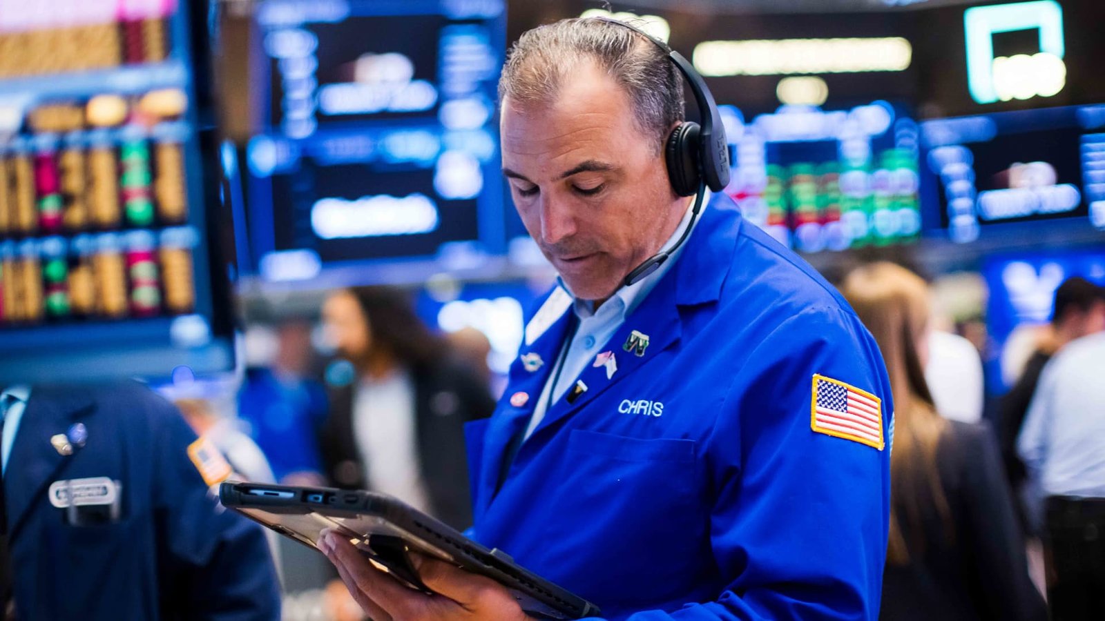 Stock futures are little changed after S&P 500 posts three-week win streak: Live updates