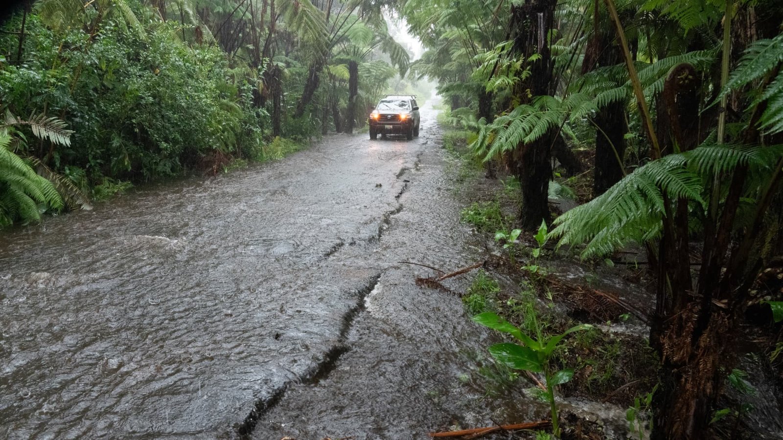Hurricane Lala leaves thousands without power in Hawaii amid 'life-threatening' conditions