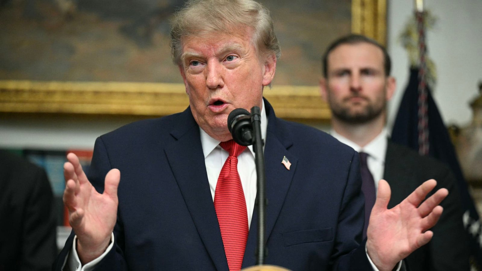 Trump bemoans Fed interest rate policy, says U.S. should be paying much less