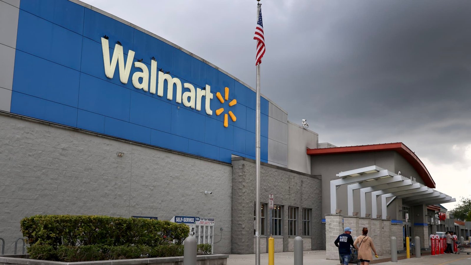 Walmart just had its worst day in 4 years. JPMorgan says buy it now