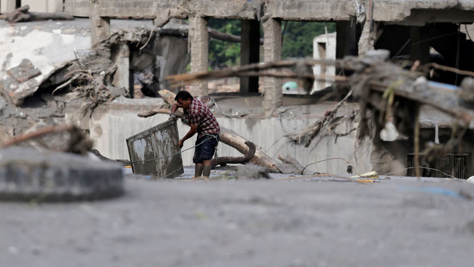 Nearly 1,500 missing in Nepal and China after devastating Himalaya flood