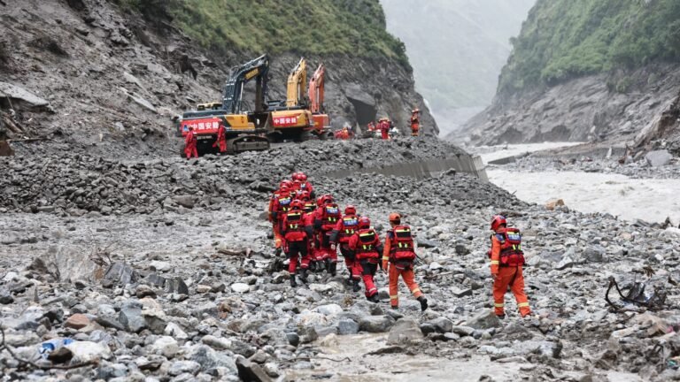 Nepal seeks technical help and billions of dollars for flood as bad weather hampers rescue