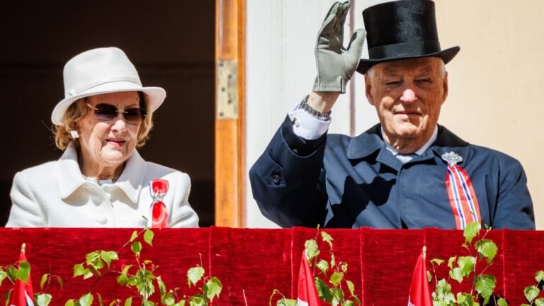 Tens of thousands mourn King Harald V in Oslo as Norway enters a new royal era