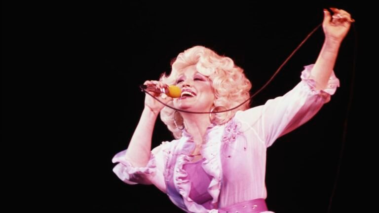 When someone talks down to you, use Dolly Parton's simple trick to 'maintain your dignity and disarm' them, says expert