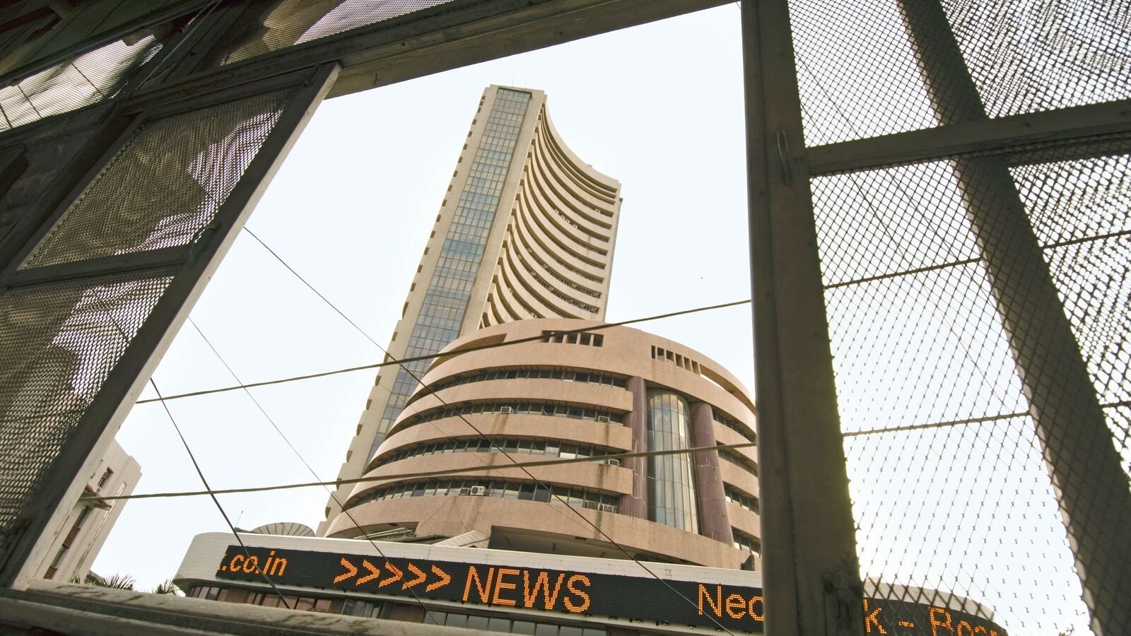 Top Gainers &amp; Losers on 6 August: Navin Fluorine, Tata Tech, HAL, Pine Labs, Kalyan Jewellers among top gainers
