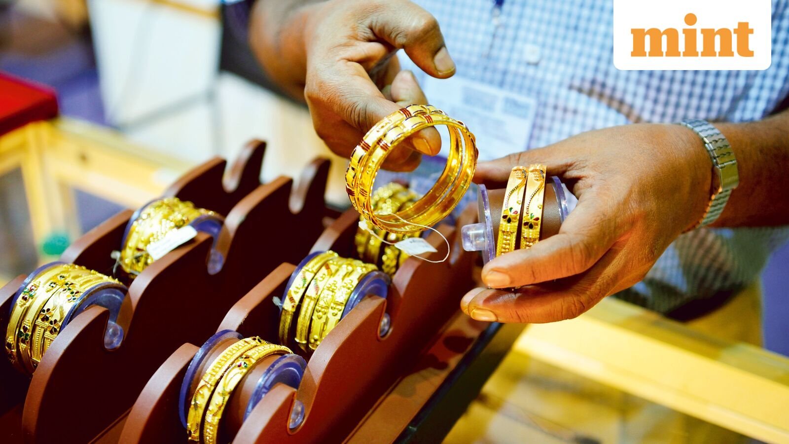 MCX gold rallies for fifth straight week; gains  ₹19,000 per 10 grams in August