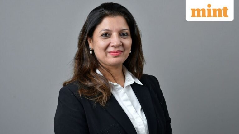 Buy or sell indicator: Gift Nifty signals flat start, Vaishali Parekh recommends three stocks to buy today