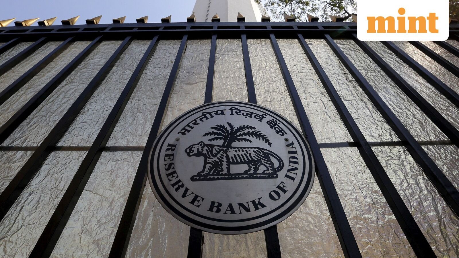 HSBC, SBI and ICICI Bank get half of India's FCNR flows under incentive window