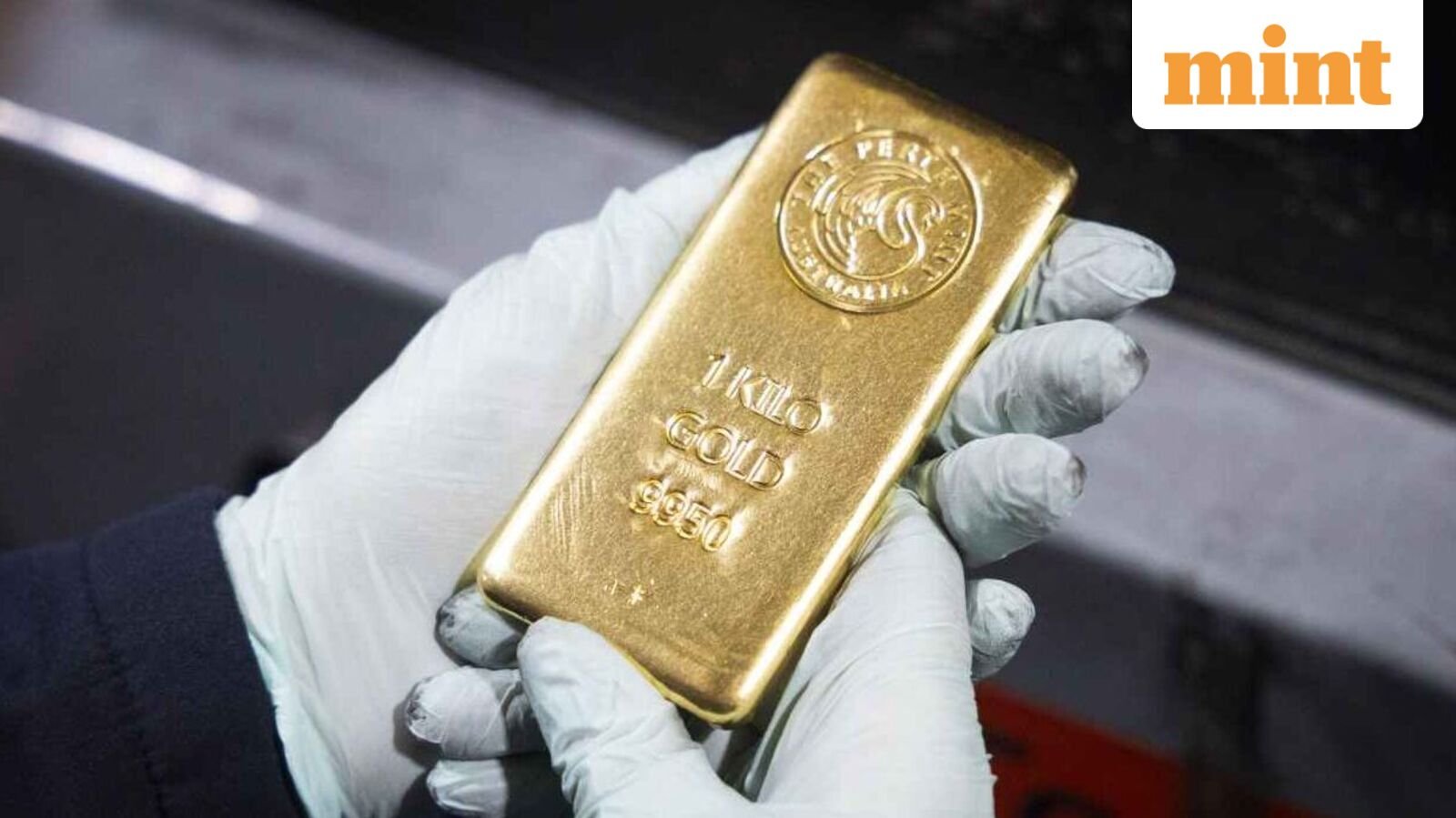 Gold jumps 9% in August as weaker dollar, easing Fed bets boost demand