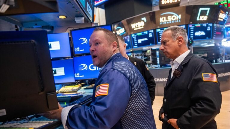 Wall Street: S&amp;P 500, Nasdaq edge higher after jobs data