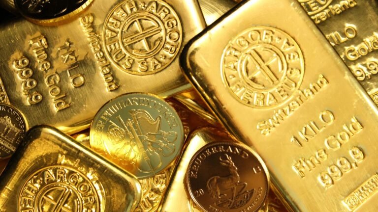 MCX gold drops below  ₹1,58,100, silver falls near  ₹2,39,300 ahead of Fed Chair Kevin Warsh's Jackson Hole speech