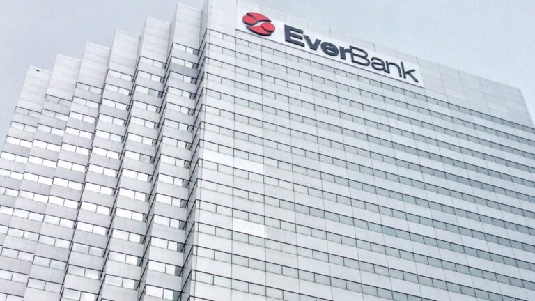 EverBank to combine with WaFd in $3.9 billion reverse merger