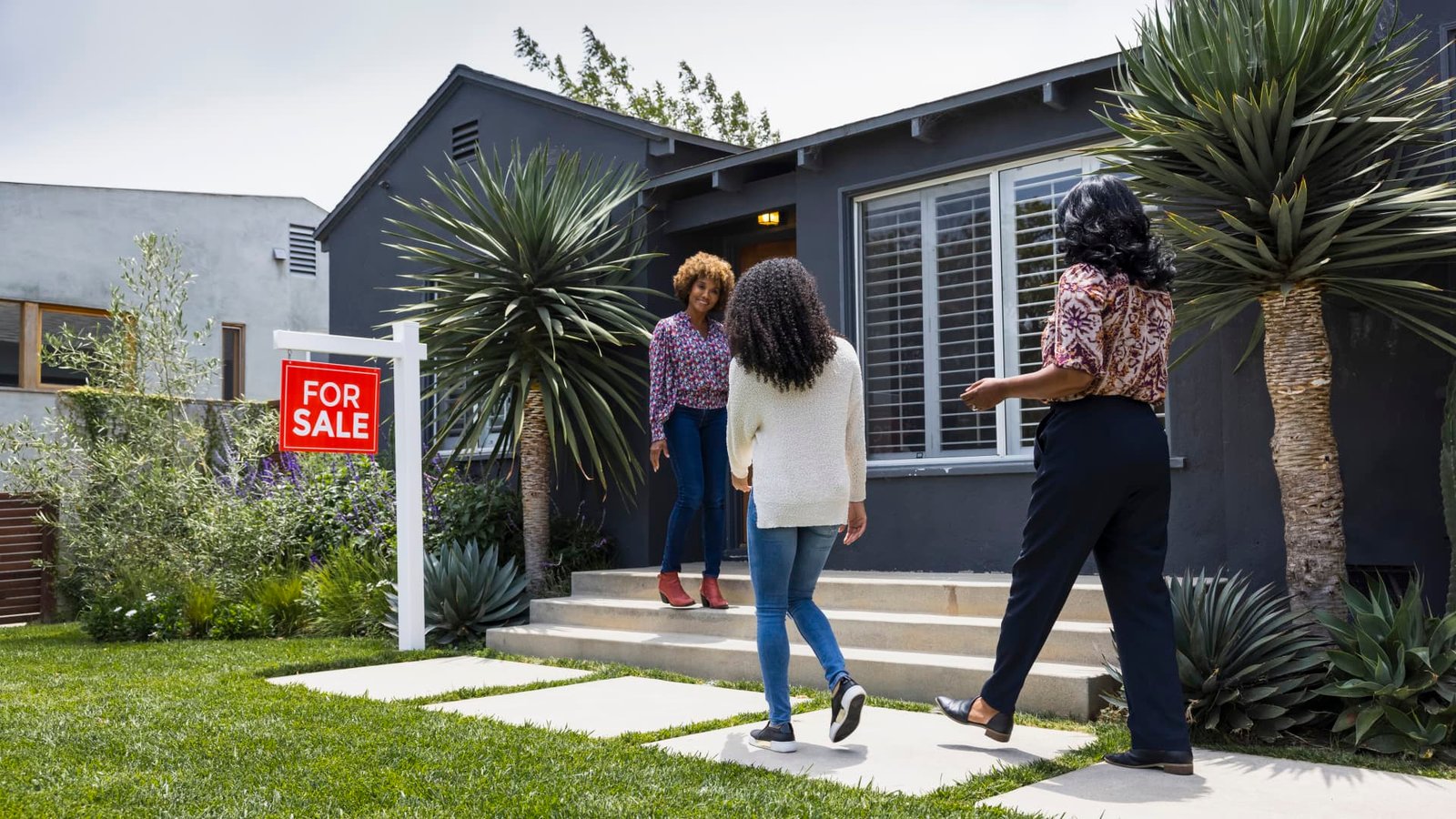 Should you buy a home when rates are over 7%? Here are the best lenders for finding a deal