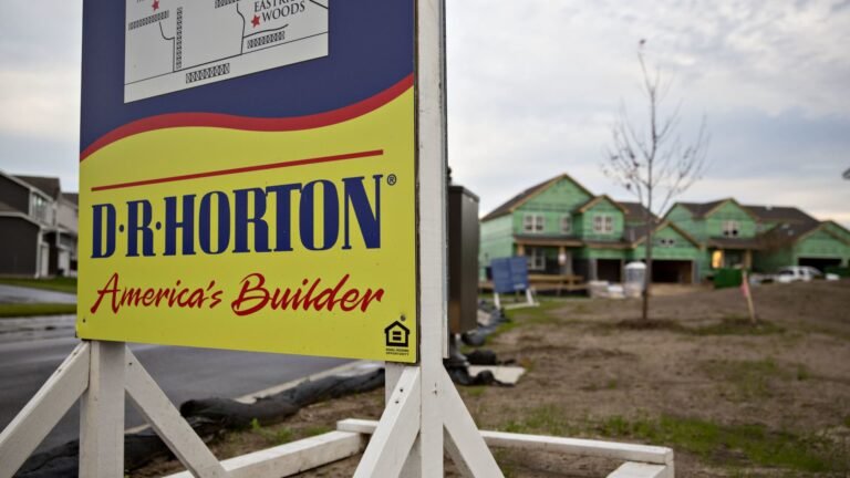 The Fed is expected to raise rates. There's a bearish trade to be made on this homebuilder
