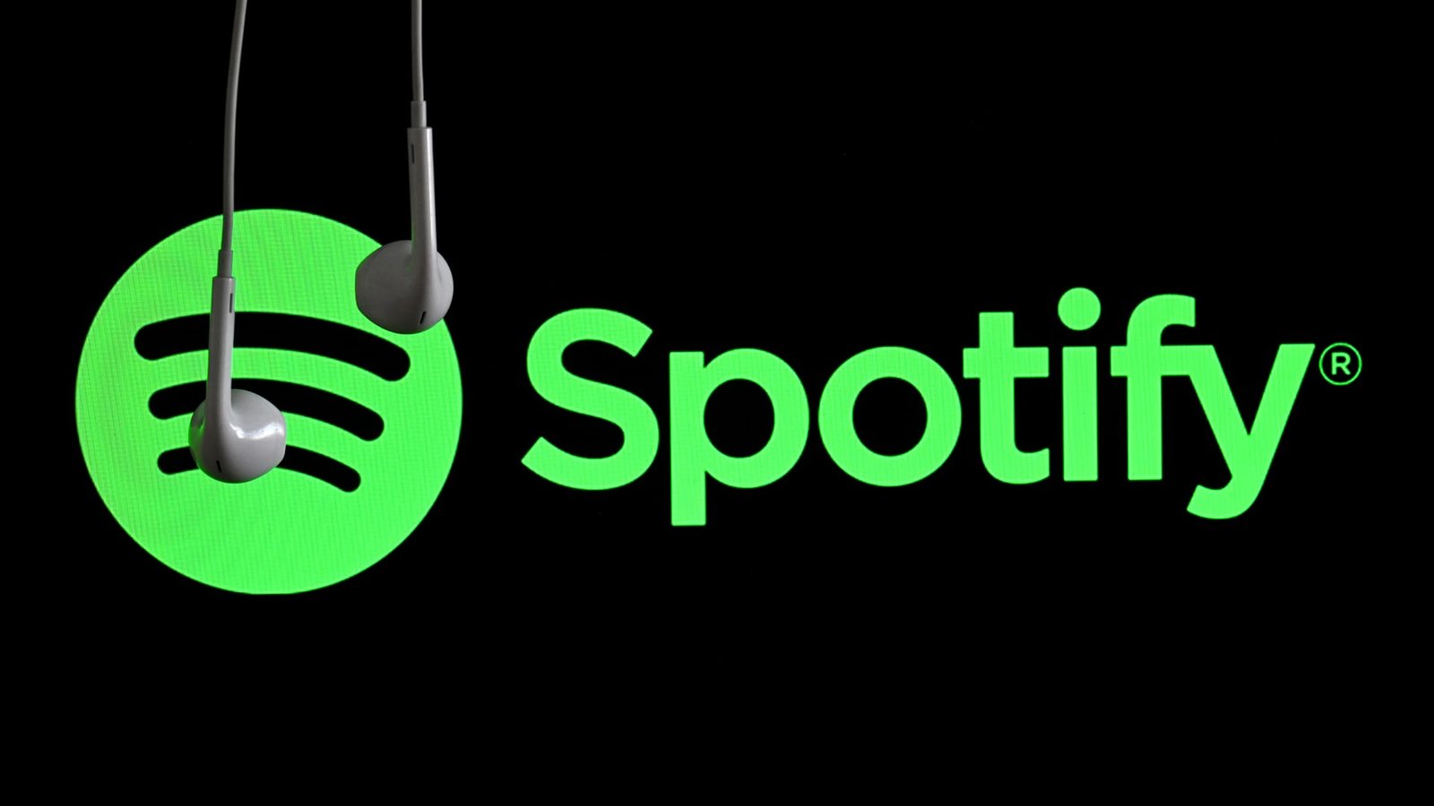 Charts show Spotify shares could soon break out, Frank Cappelleri says