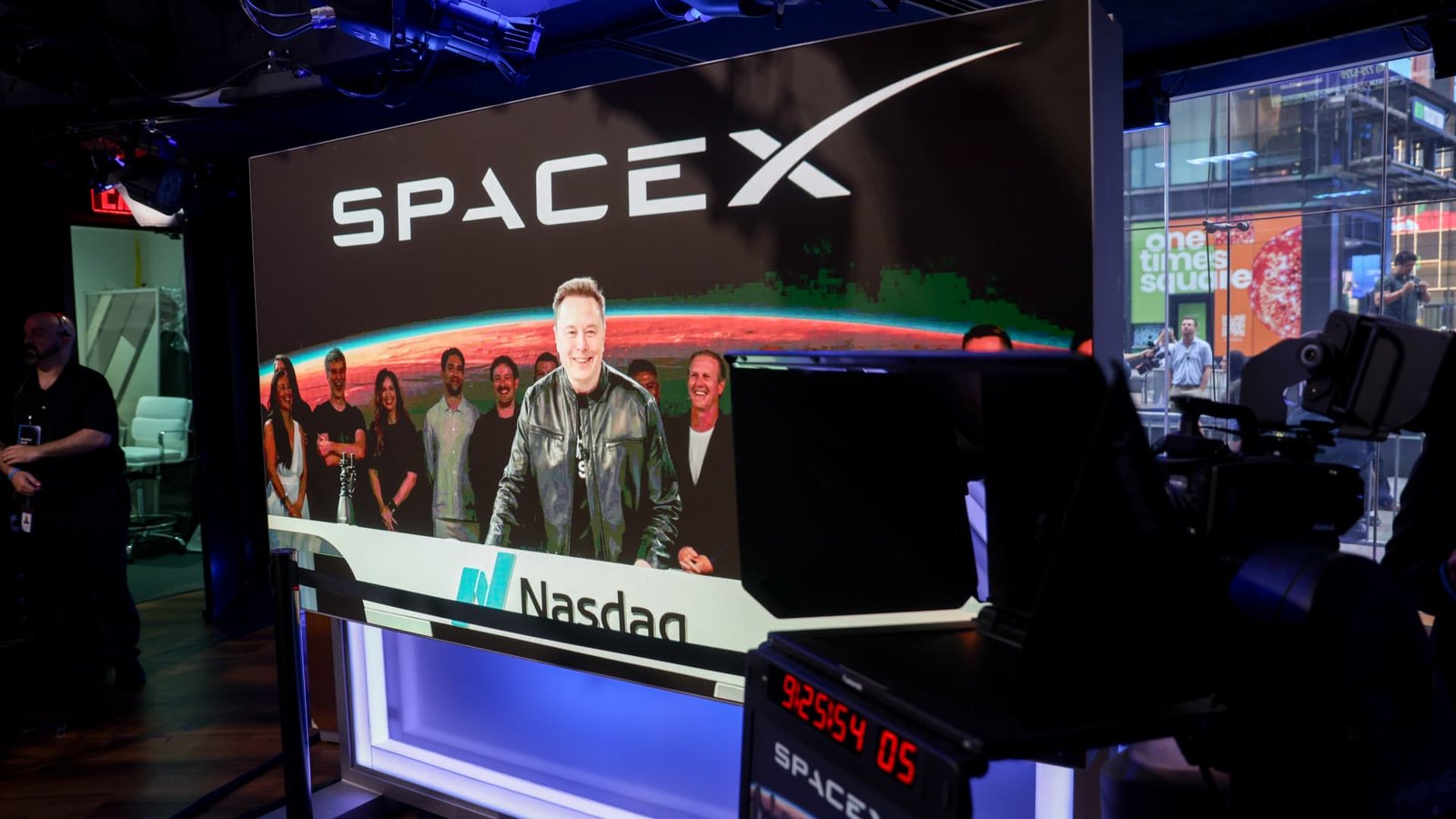 SpaceX has a 'cash cow' hiding in plain sight. Here’s why I’m buying the stock
