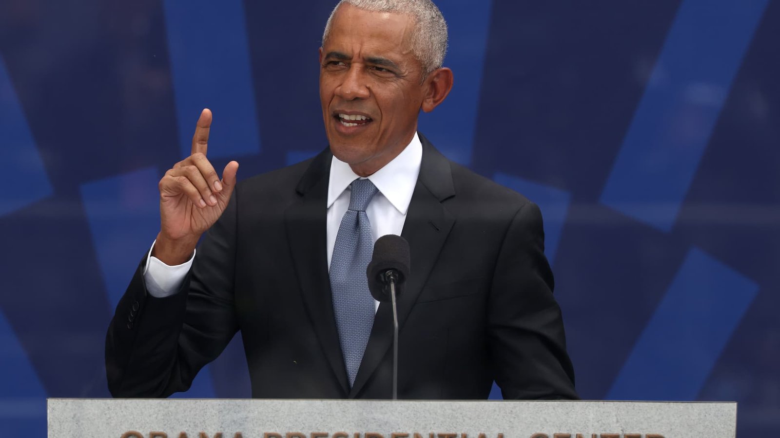 Obama voices caution on AI, urges Democrats to tackle it, NYT says