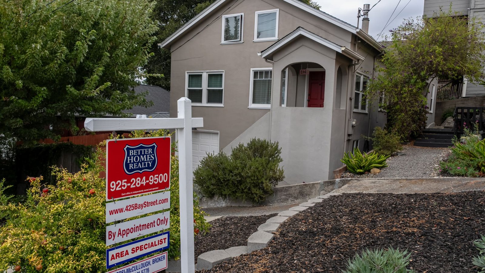 Mortgage demand from homebuyers drops 19% from a year ago, as interest rates surge abruptly higher