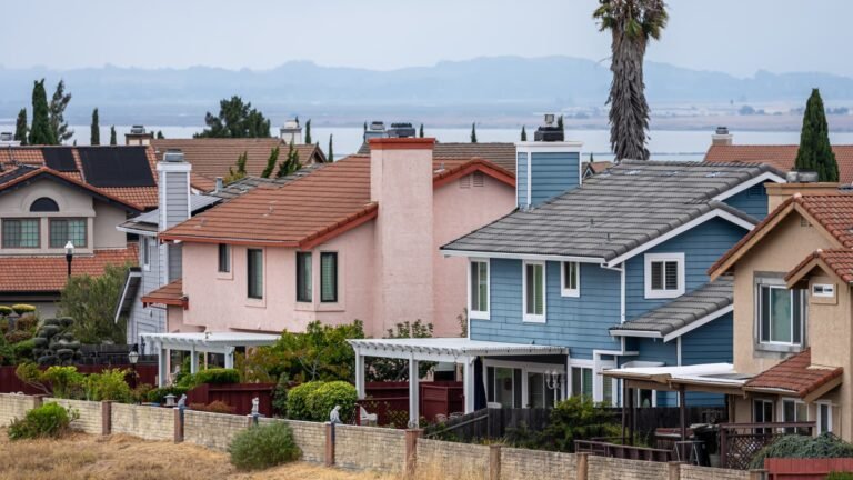 30-year fixed mortgage rate tops 7% for the first time in over a year