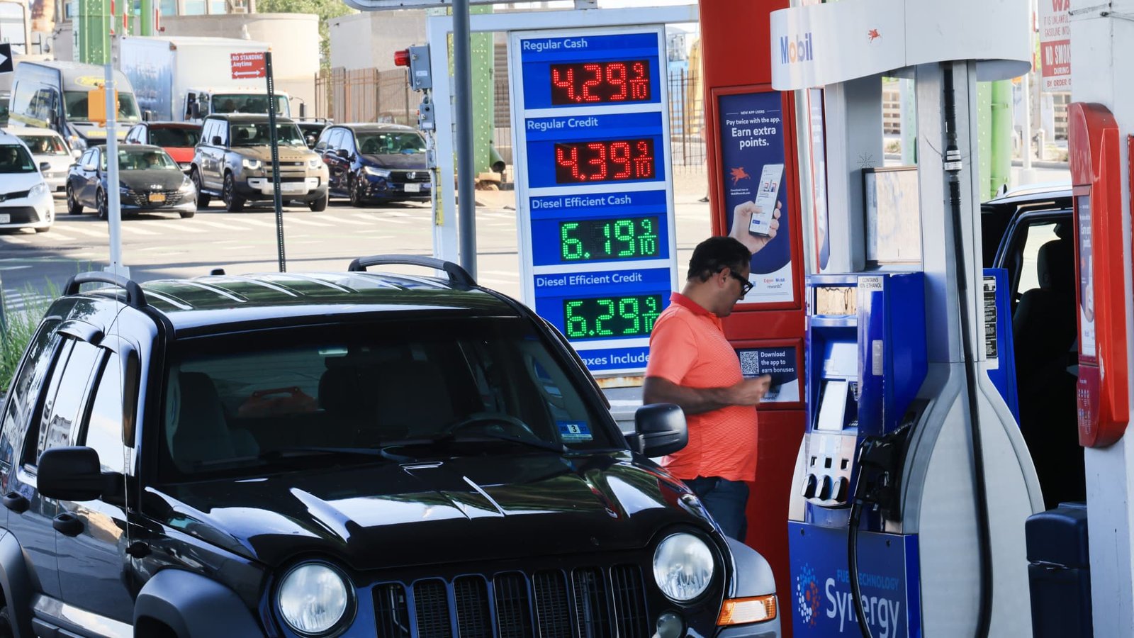 Wholesale prices rose 0.4% in August, as expected
