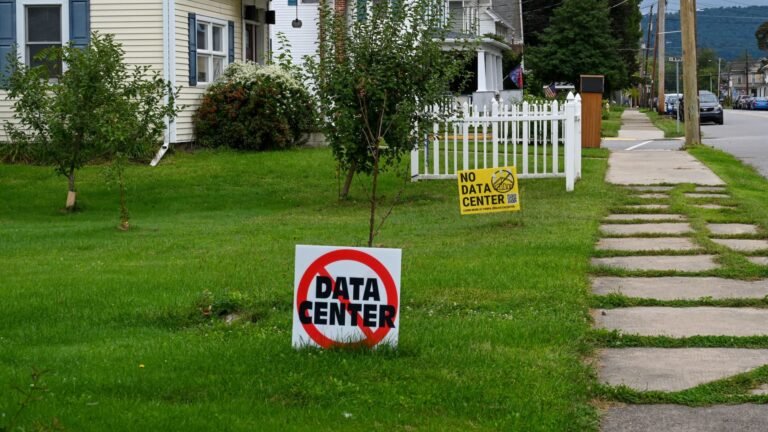 Why Cramer still recommends being 'a little more reserved' about data center stocks