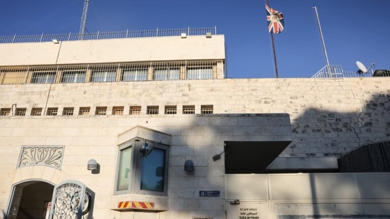 U.K. defends sanctions on Israeli settlements after 30-day consulate closure order