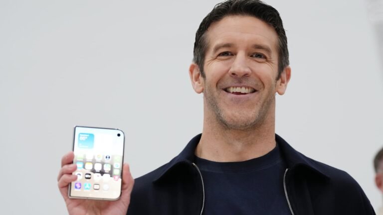 How Wall Street viewed Apple's foldable iPhone and what the Duo means for the stock