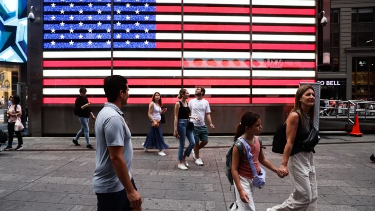 Americans' incomes rose and poverty fell in 2025, Census Bureau says
