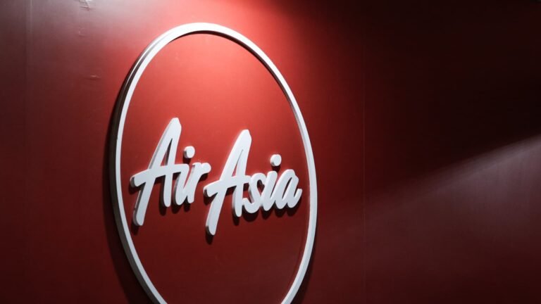 AirAsia's Fernandes refutes financial concerns, points to new growth plans