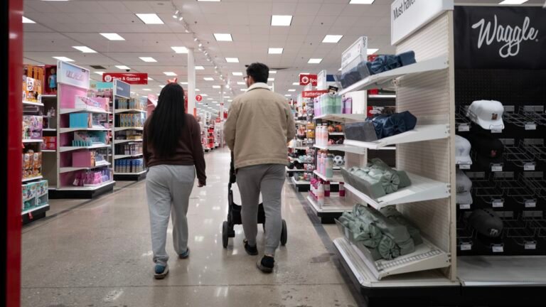 Investor Stephanie Link looks for strong brands making a comeback. This retailer fits the bill