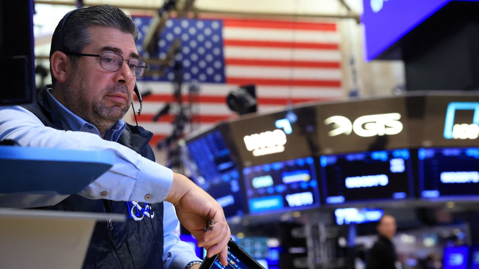 Treasury yields move lower as inflation concerns persist