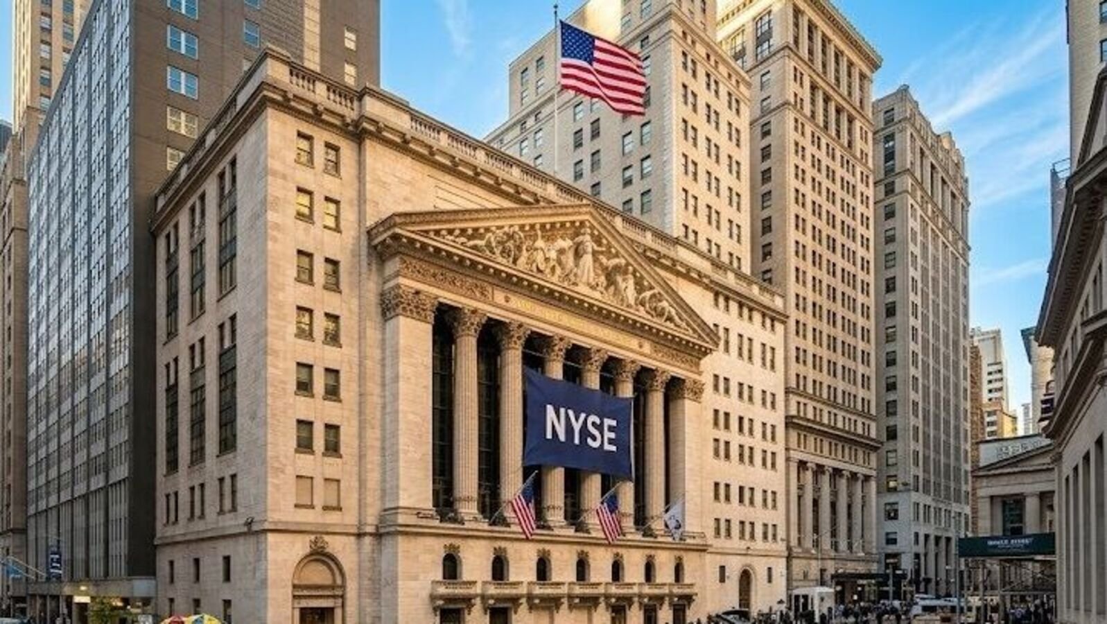 Wall Street mixed after stronger-than-expected jobs data