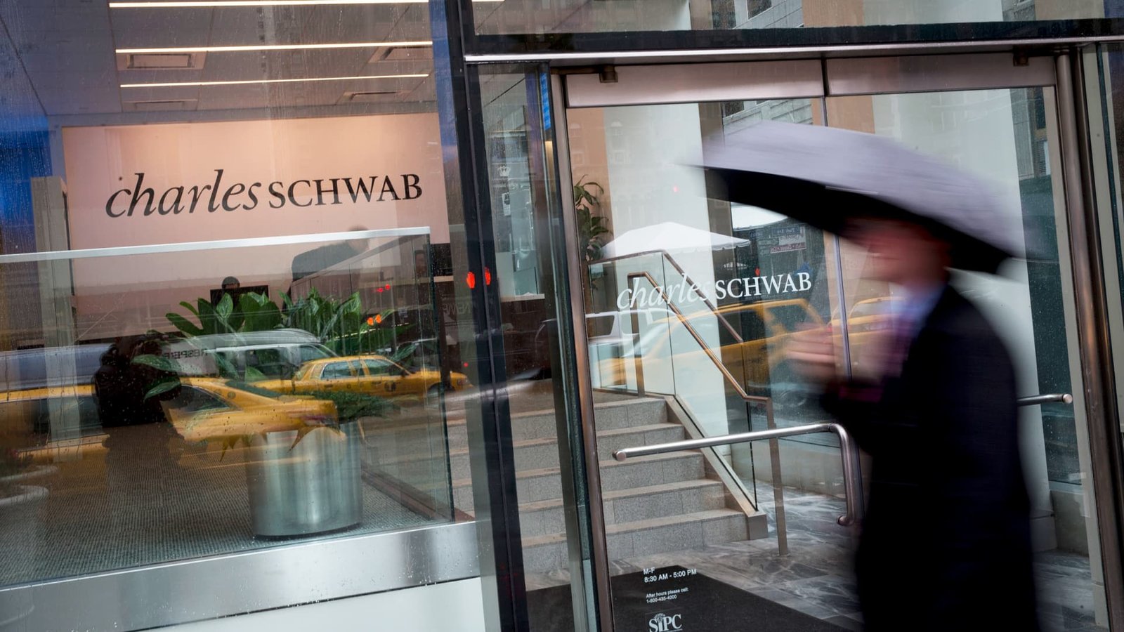 Schwab to create 'tax-aware' strategy that's been attracting billions from wealthy investors