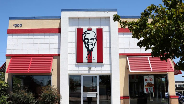 KFC to switch to Coca-Cola beverages in U.S. restaurants for the first time in decades