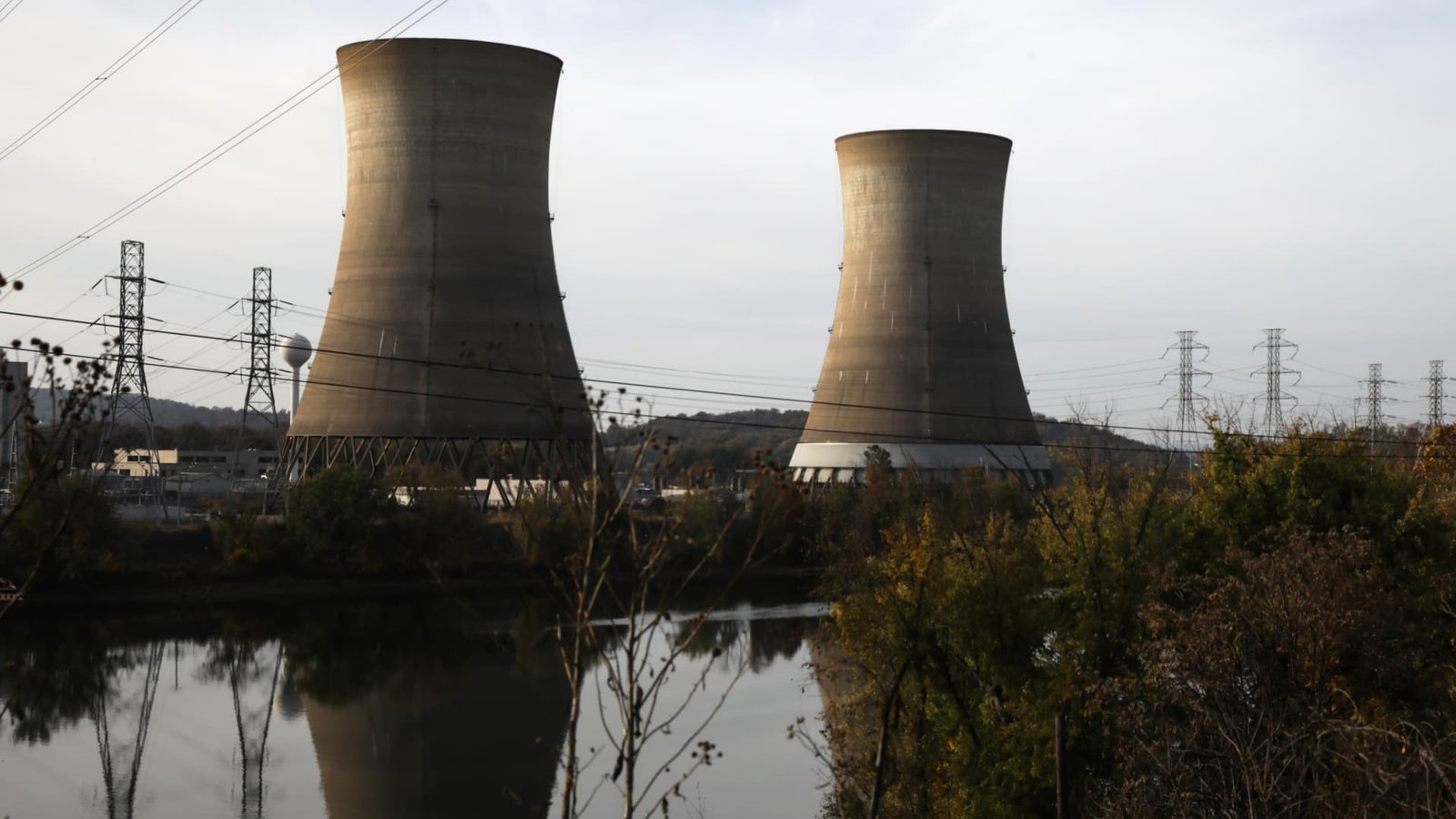Google squeezes more power from existing nuclear plants in Constellation deal. These stocks benefit