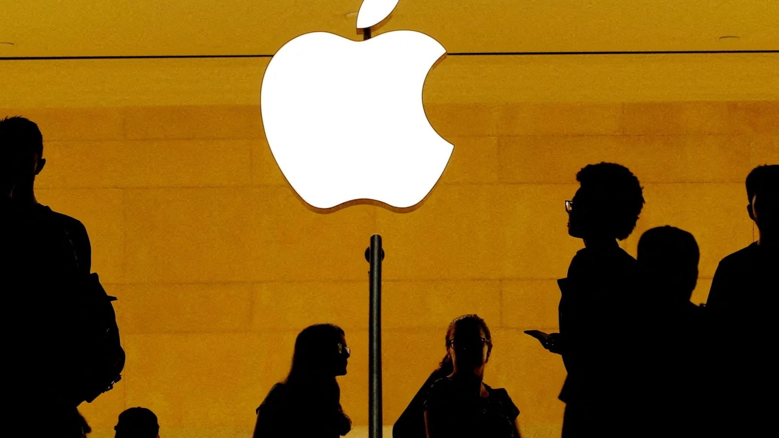 Here are Friday's biggest analyst calls: Nvidia, SpaceX, Apple, Nike, Airbnb, Strategy, Netflix, Blackrock & more