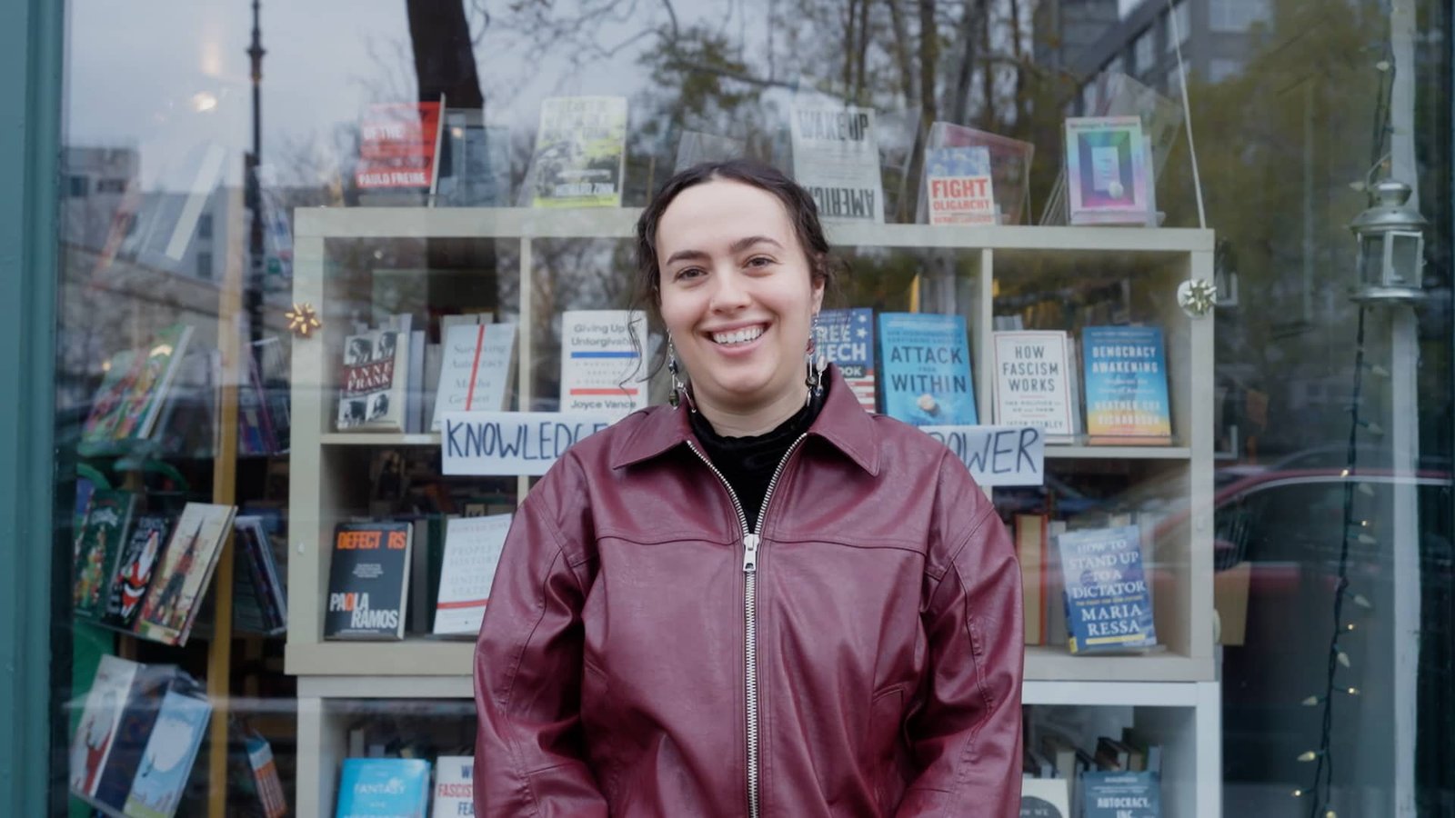 26-year-old works at a bookstore and lives on $53,000 a year in New York City