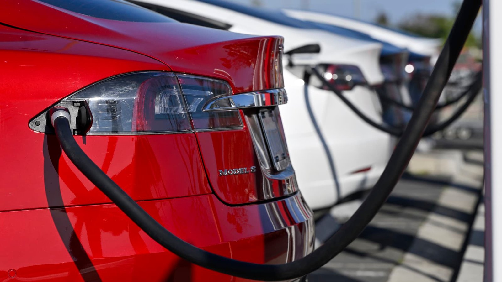 China and Europe agree to cut Chinese hybrid vehicle exports by half