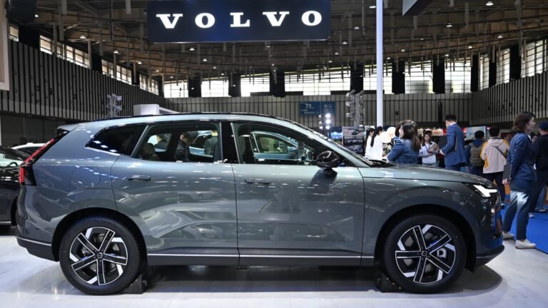 Volvo Cars shares plunge 25% amid China sales slump and fresh job cuts