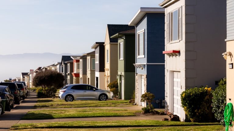 Mortgage rates drop for the first time in 2 months, but demand still falls further